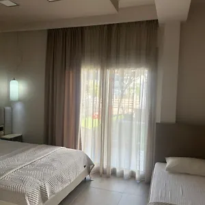 Cross Plaza Aparthotel